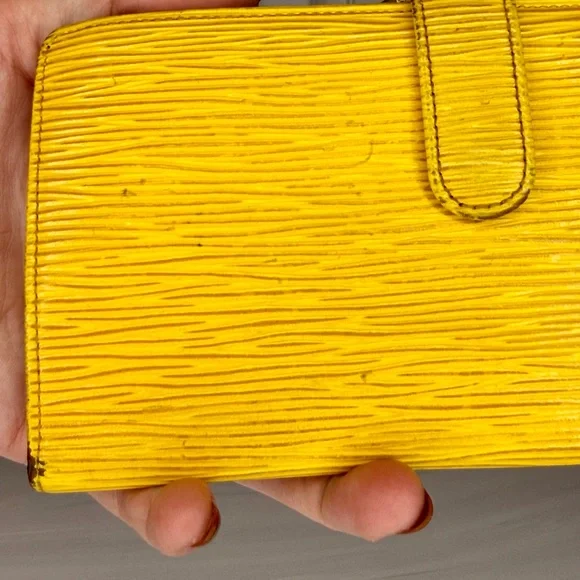 Louis Vuitton Yellow and Purple Epi Leather Long Kiss Lock Wallet | Vintage - Picture 4 of 9